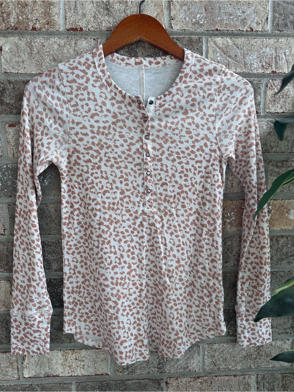 aerie Super Soft Long Sleeve Henley Leopard Print Small Perfect for layering